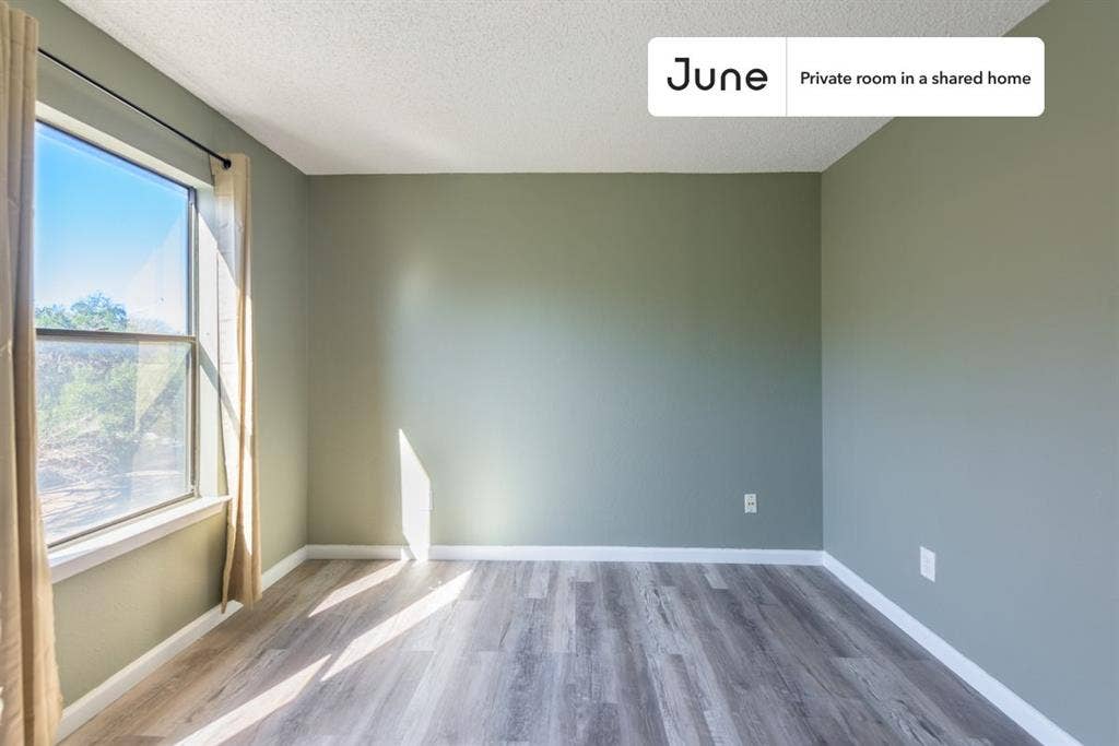 2 BR in Austin