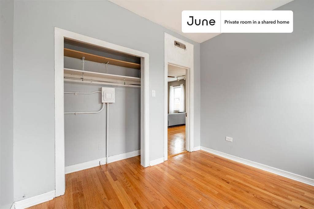 3 BR in Chicago