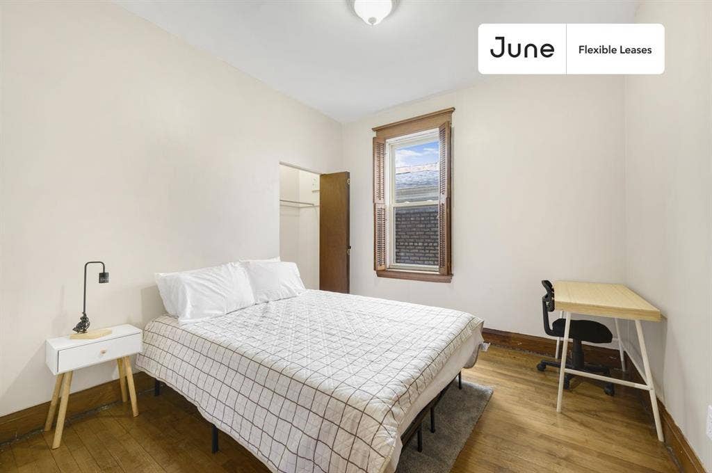 2 BR in Chicago