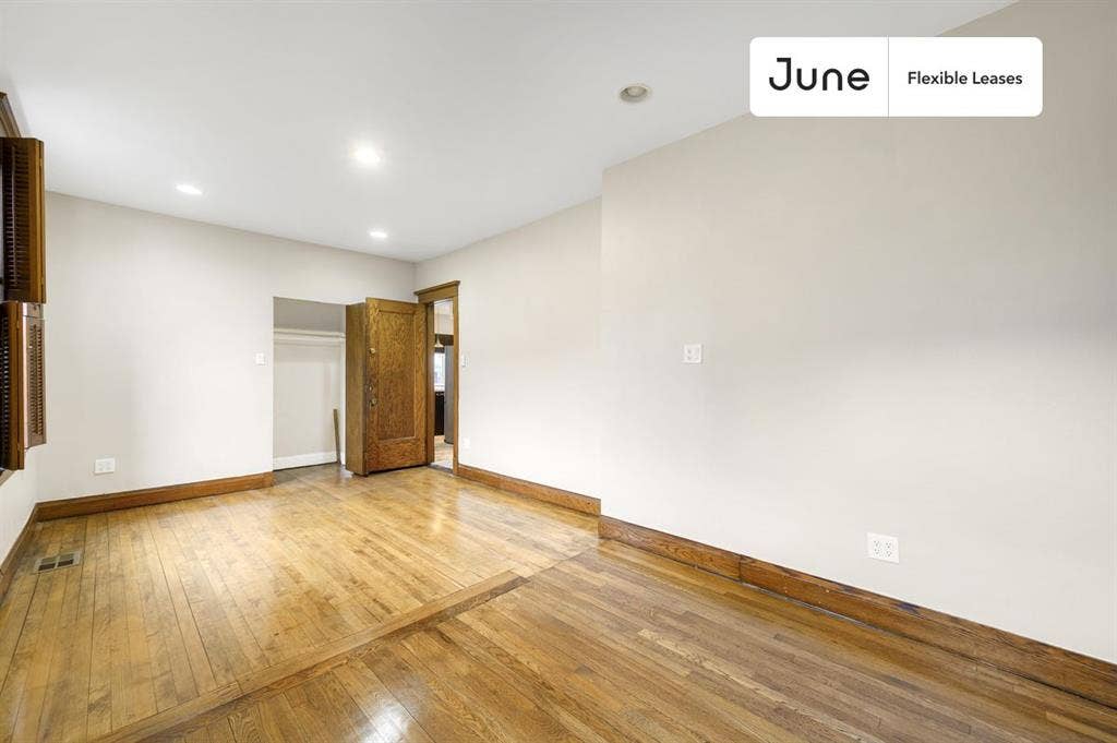 2 BR in Chicago