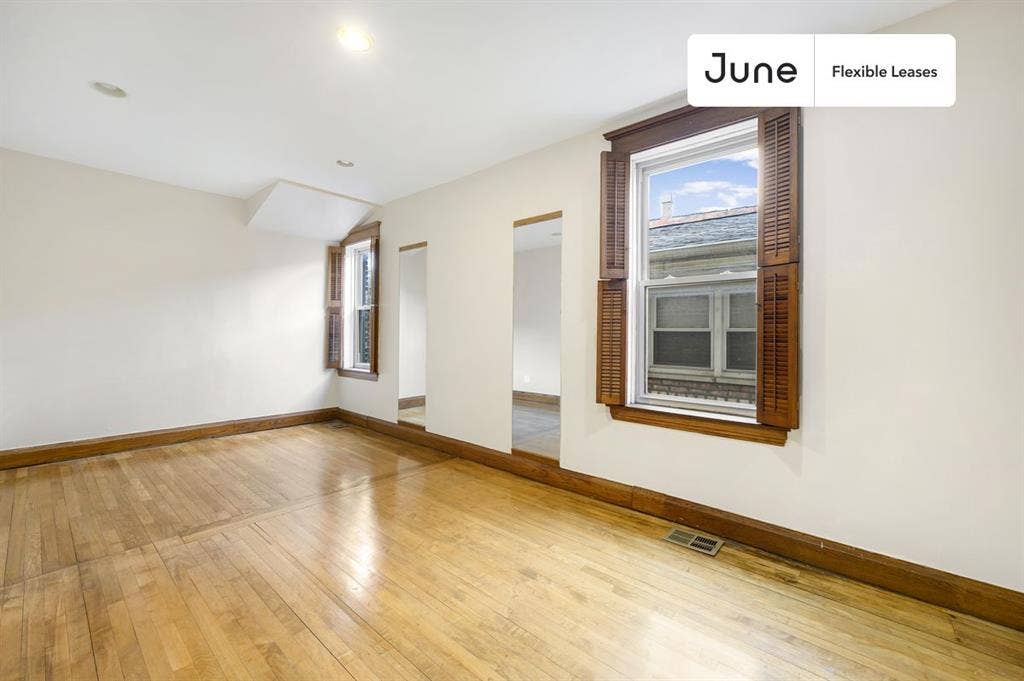 2 BR in Chicago
