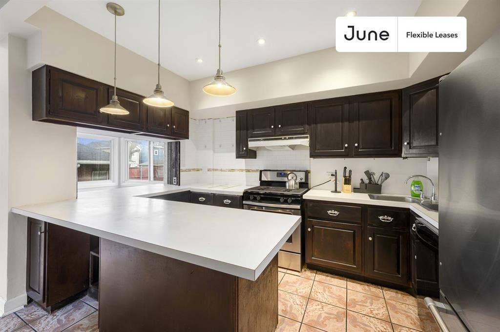 2 BR in Chicago