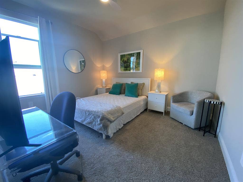 ROOM IN A NEW PEACEFUL HAPPY HOME!