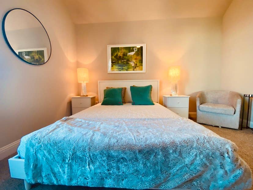 ROOM IN A NEW PEACEFUL HAPPY HOME!