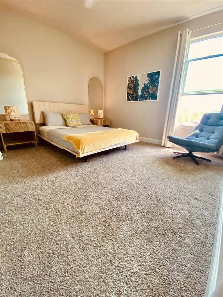 ROOM IN A NEW PEACEFUL HAPPY HOME!