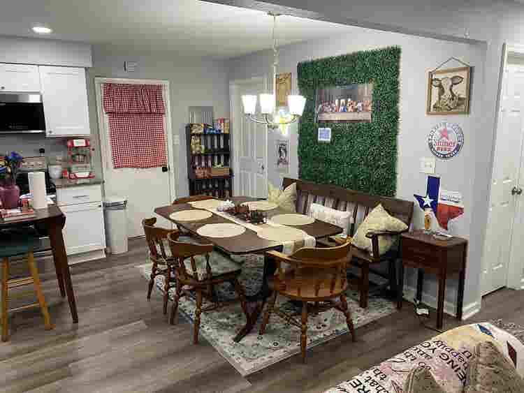Cozy Texan One-story Bungalow!