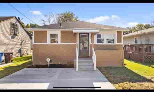 Cozy Texan One-story Bungalow!
