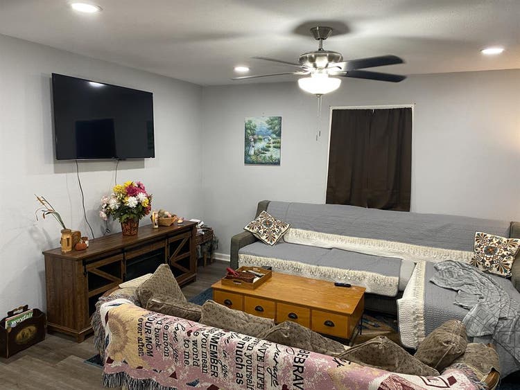 Cozy Texan One-story Bungalow!