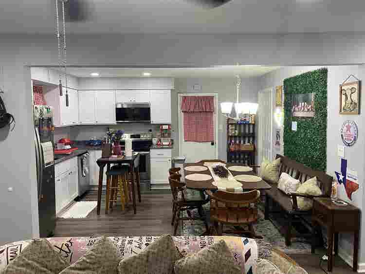Cozy Texan One-story Bungalow!