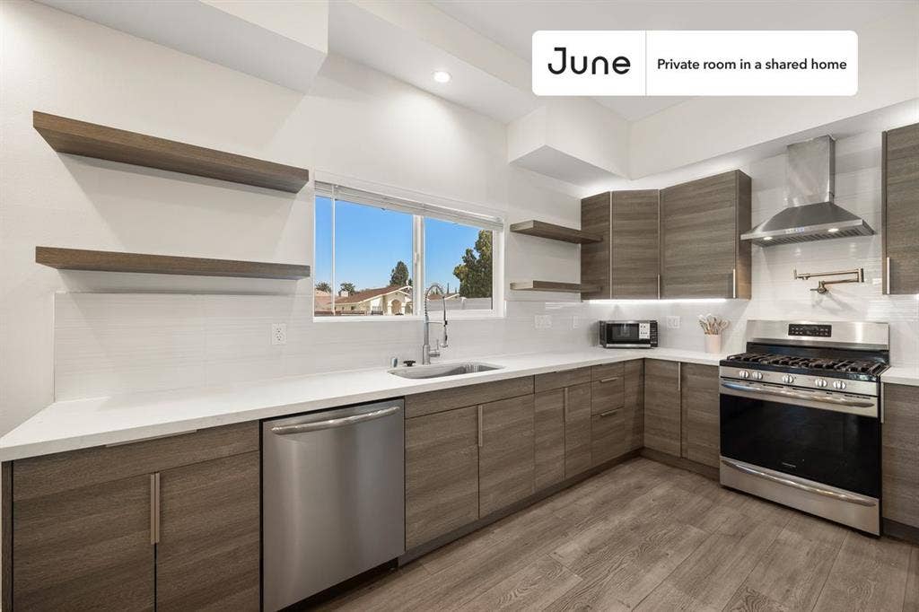 4 BR in Los Angeles