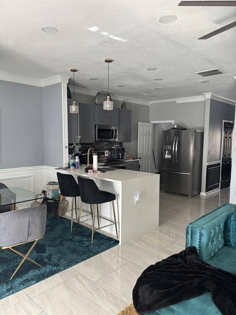 Exquisite Townhome in Stone Mtn