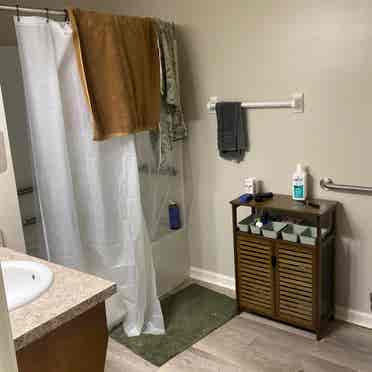 Spare Bedroom/ Shared bathroom