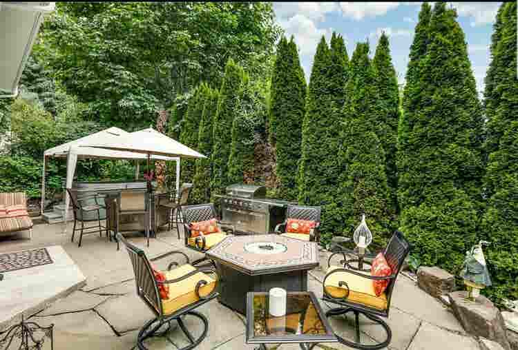 LUXURIOUS FURNISHED APARTMENT