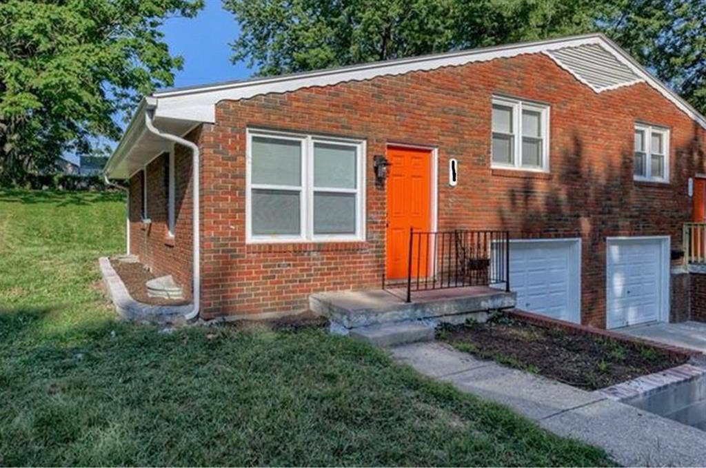 Duplex: Room Available