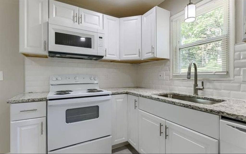 Duplex: Room Available