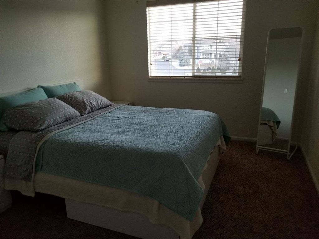I am offering a room