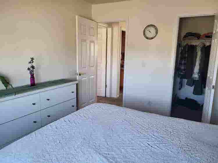 I am offering a room