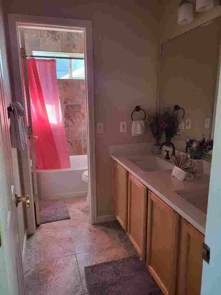 I am offering a room