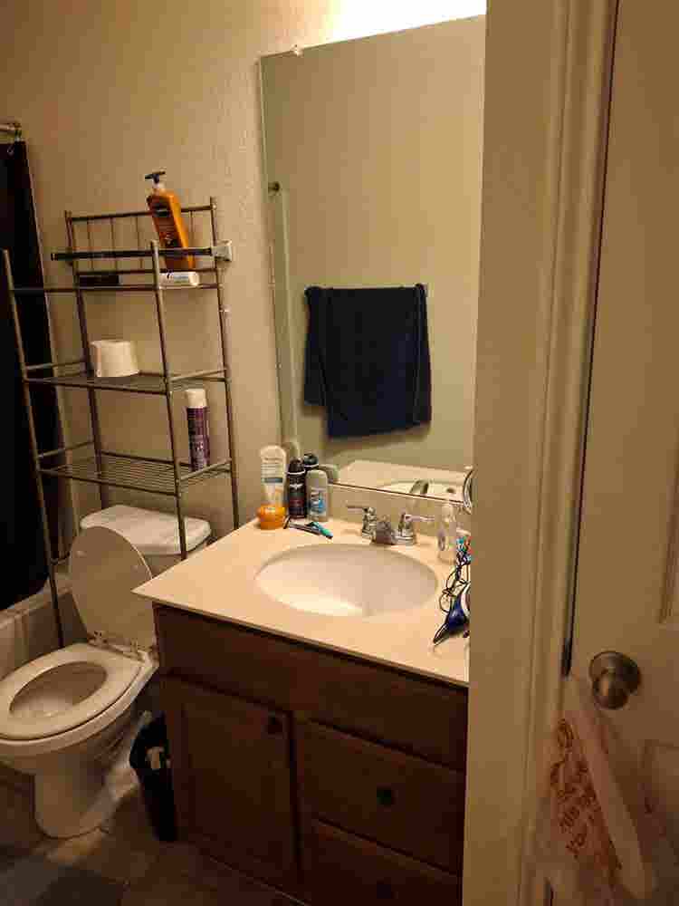 Room for rent in Manor!
Comm. Pool!