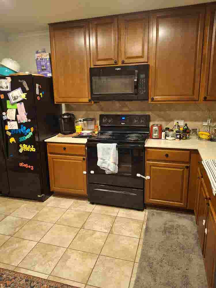Room for rent in Manor!
Comm. Pool!