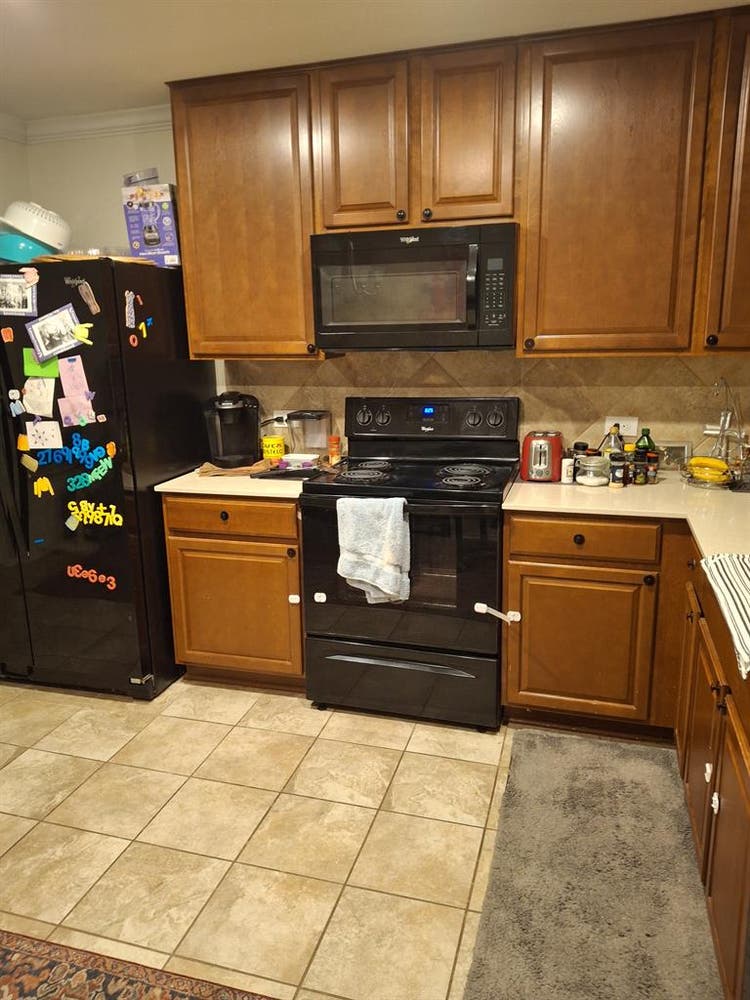Room for rent in Manor!
Comm. Pool!