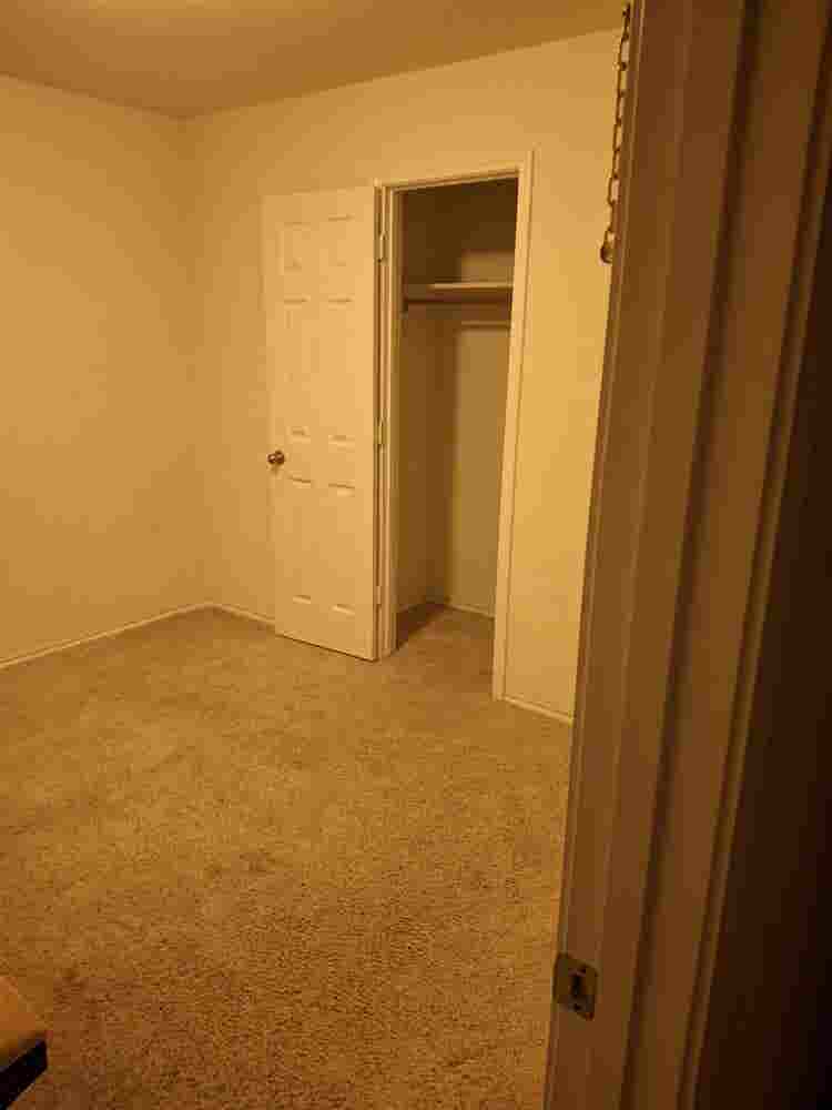 Room for rent in Manor!
Comm. Pool!