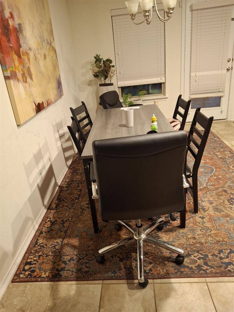 Room for rent in Manor!
Comm. Pool!