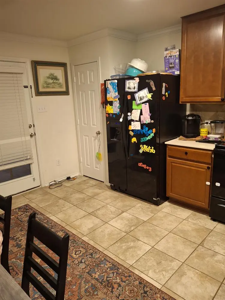 Room for rent in Manor!
Comm. Pool!