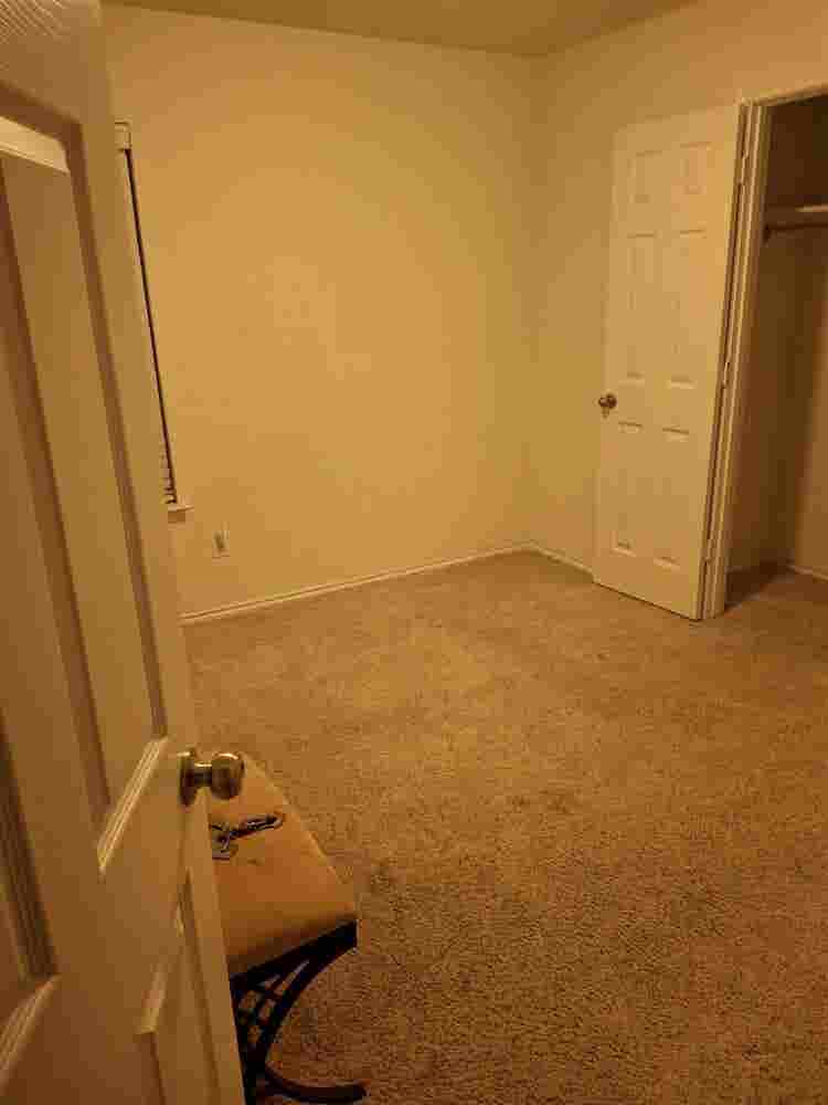 Room for rent in Manor!
Comm. Pool!