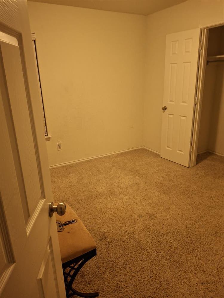 Room for rent in Manor!
Comm. Pool!