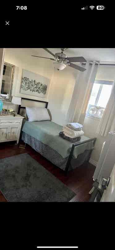 Cozy bedroom/private bathroom