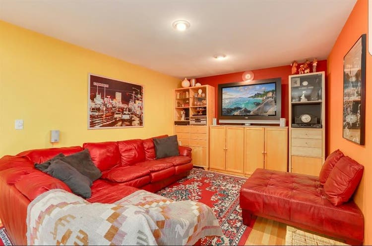 Spacious furnished w/all utilities