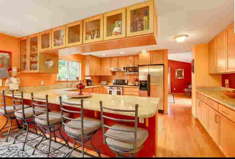 Spacious furnished w/all utilities