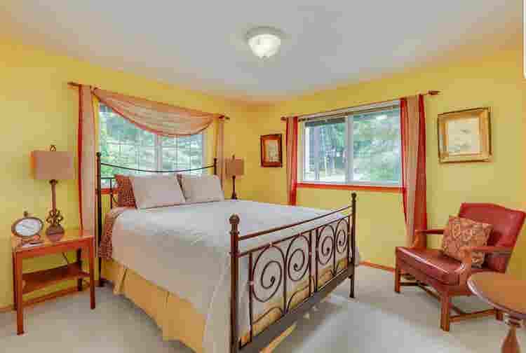 Spacious furnished w/all utilities