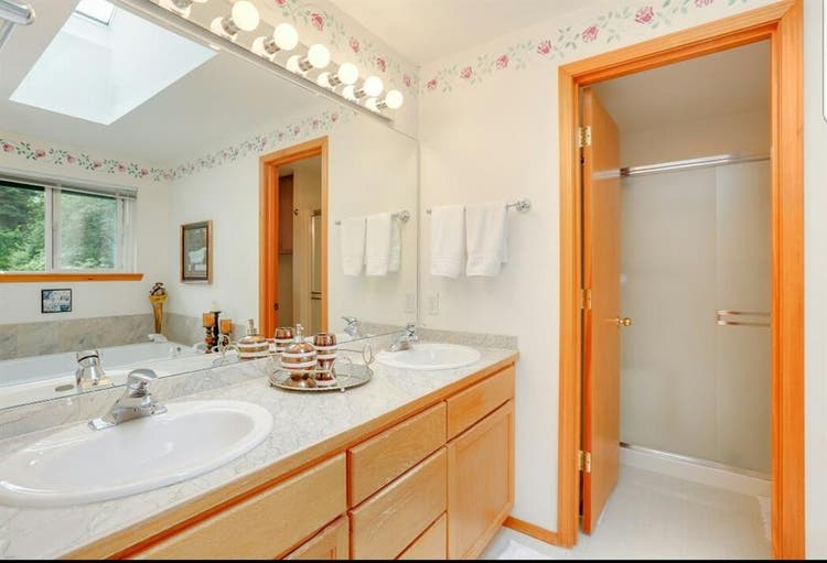 Spacious furnished w/all utilities