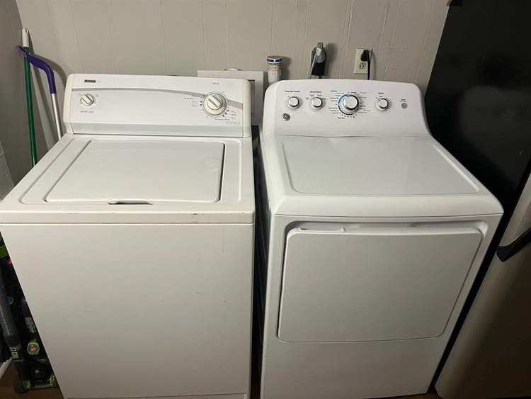 Dallas, GA - Clean Furnished Room