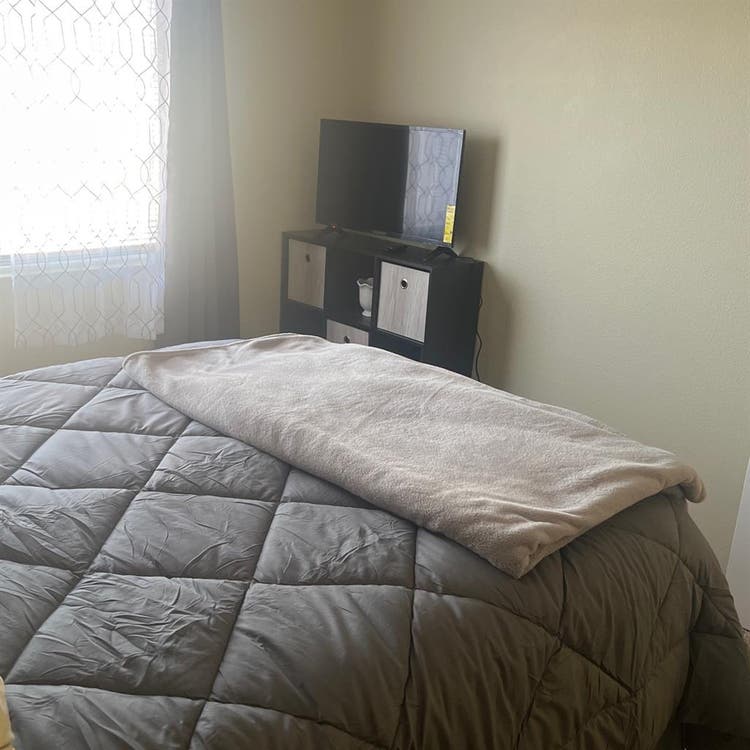 Cozy Victorville Room for rent