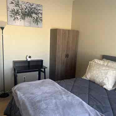 Cozy Victorville Room for rent