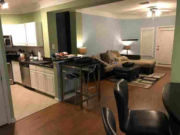 Large Condo off  and North Druid