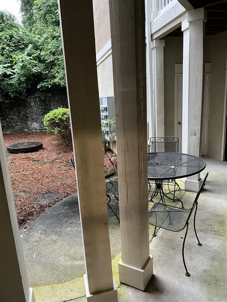 Large Condo off and North Druid