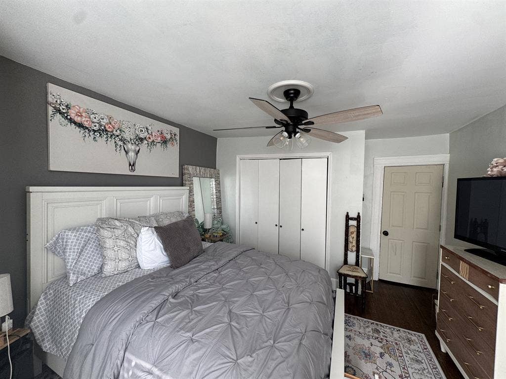 Room for rent, 5mins
from downtown
