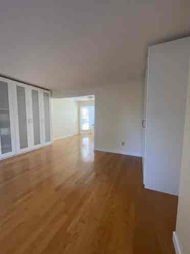 Rent Room w/Private Entrance & Bath