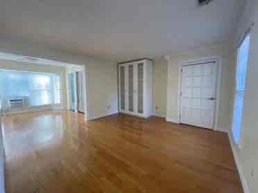 Rent Room w/Private Entrance & Bath