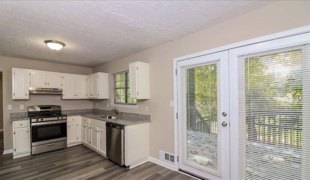 Looking for a roommate