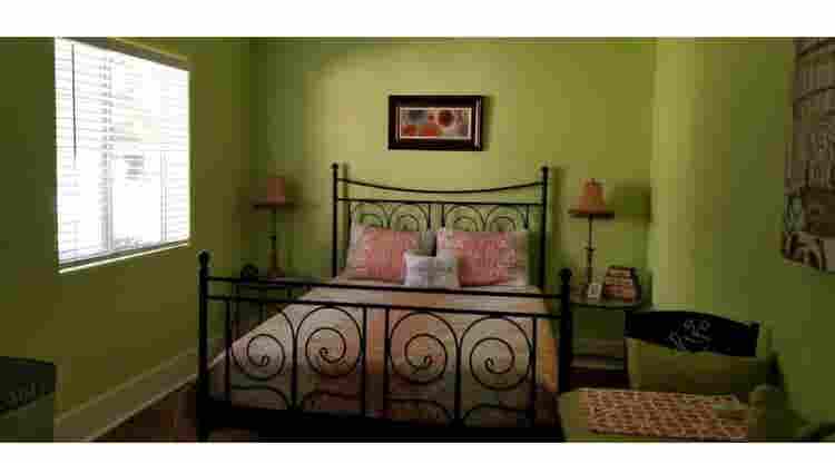 Large bedroom for rent