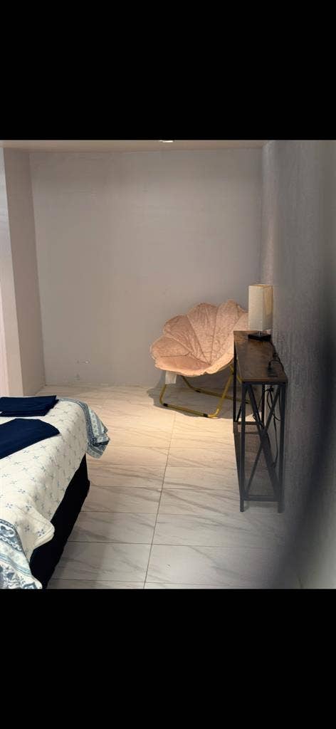 Furnished room with own
bathroom
