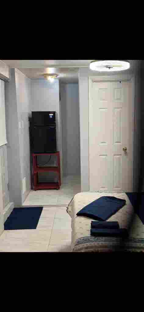 Furnished room with own 
bathroom