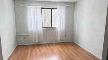 Room for rent in modern townhouse