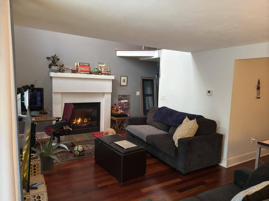 Room for rent in modern townhouse