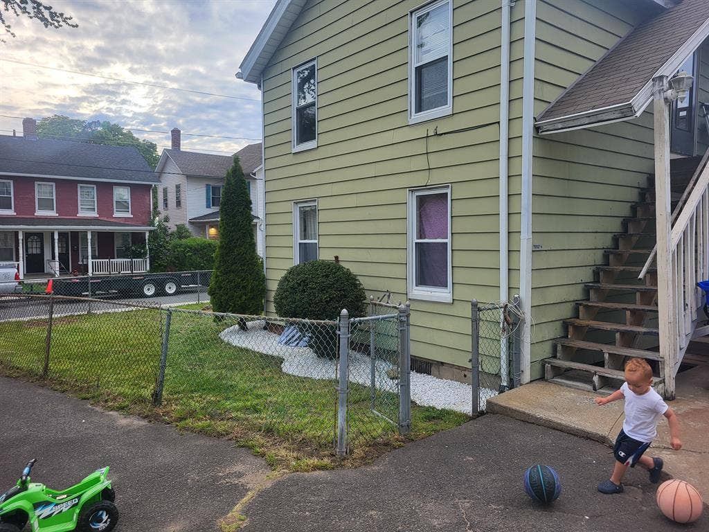 I'm the landlord renting room